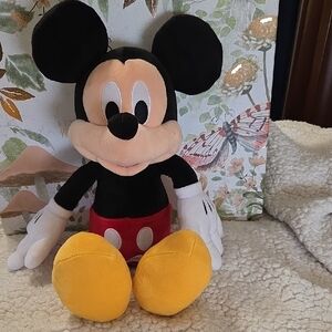 DISNEY MICKEY MOUSE 18 IN STUFFED PMUSH TOY
